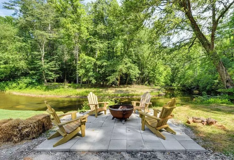 The Cabin At Dukes Creek  W/ Fire Pit & Hot Tub!