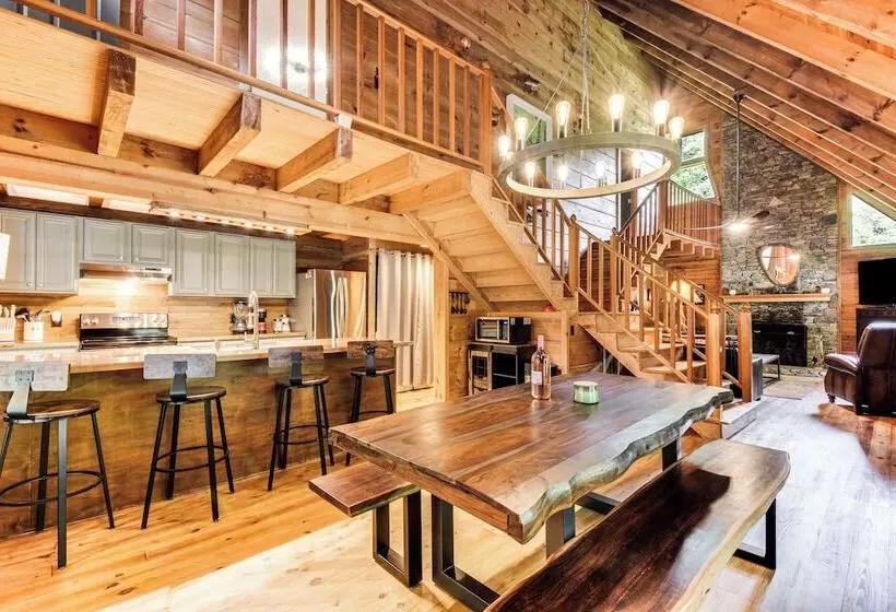 The Cabin At Dukes Creek  W/ Fire Pit & Hot Tub!