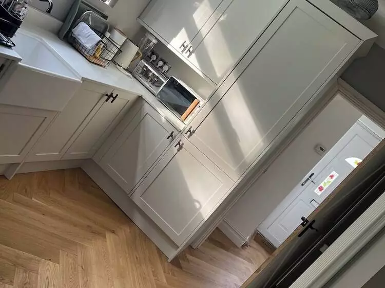 The Hidden Cottage Near Manchester Airport
