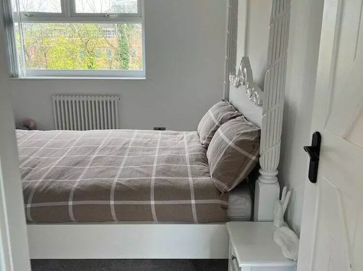 The Hidden Cottage Near Manchester Airport