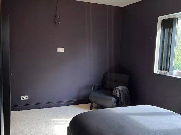 The Hidden Cottage Near Manchester Airport
