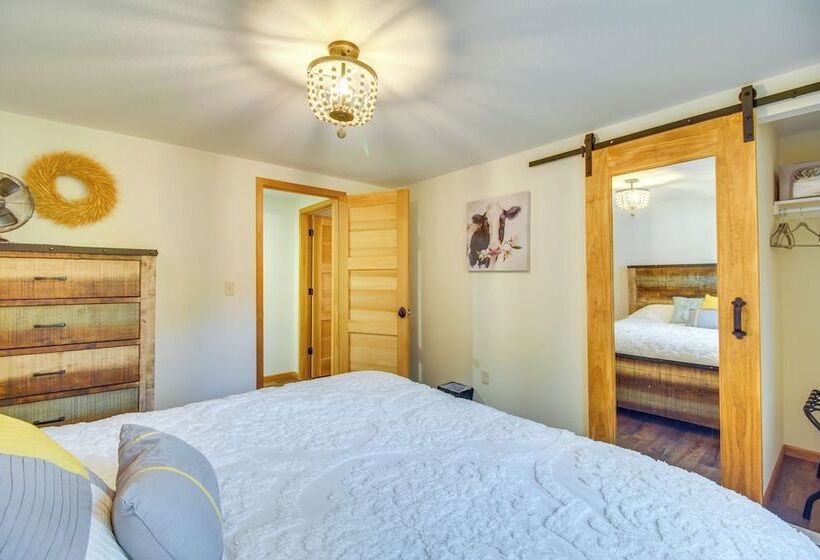 Group Getaway In Afton W/ On Site Lake Access