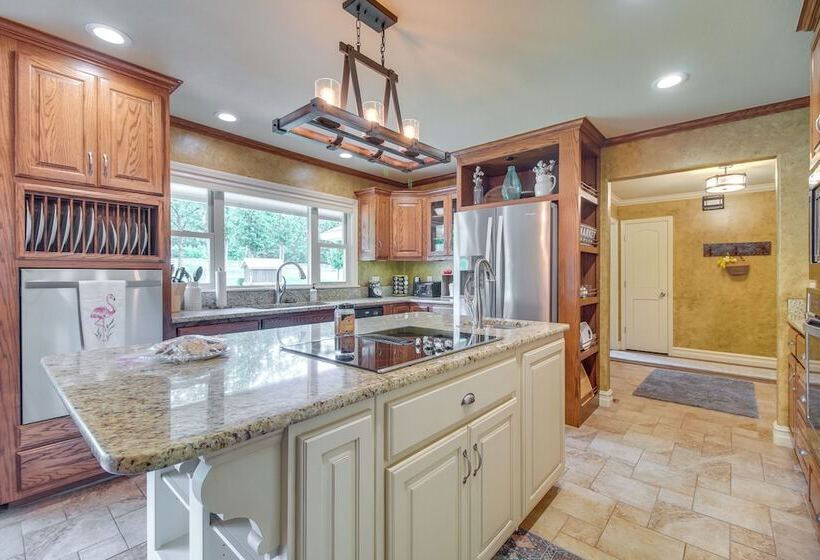 Group Getaway In Afton W/ On Site Lake Access