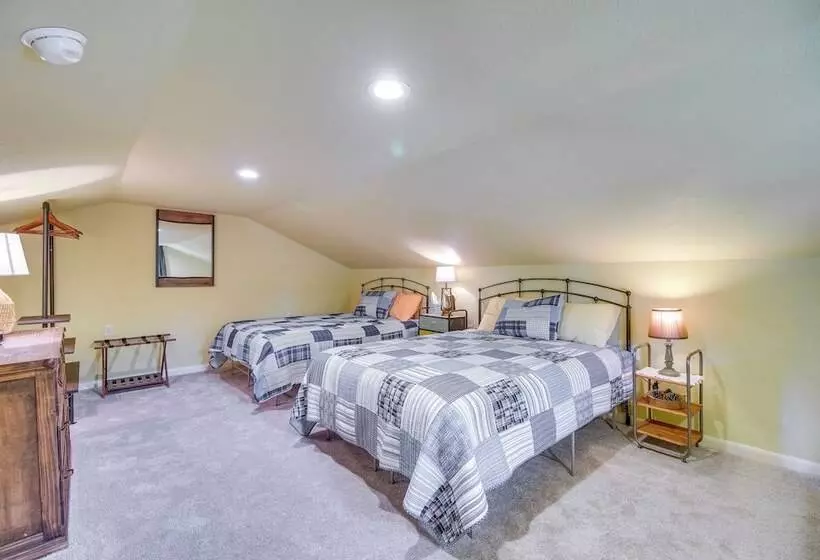 Group Getaway In Afton W/ On Site Lake Access