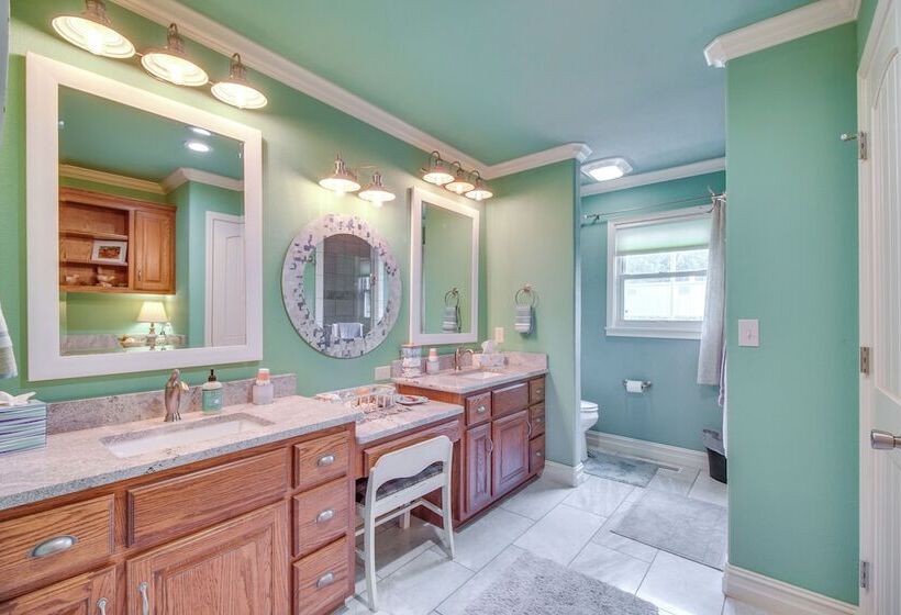 Group Getaway In Afton W/ On Site Lake Access