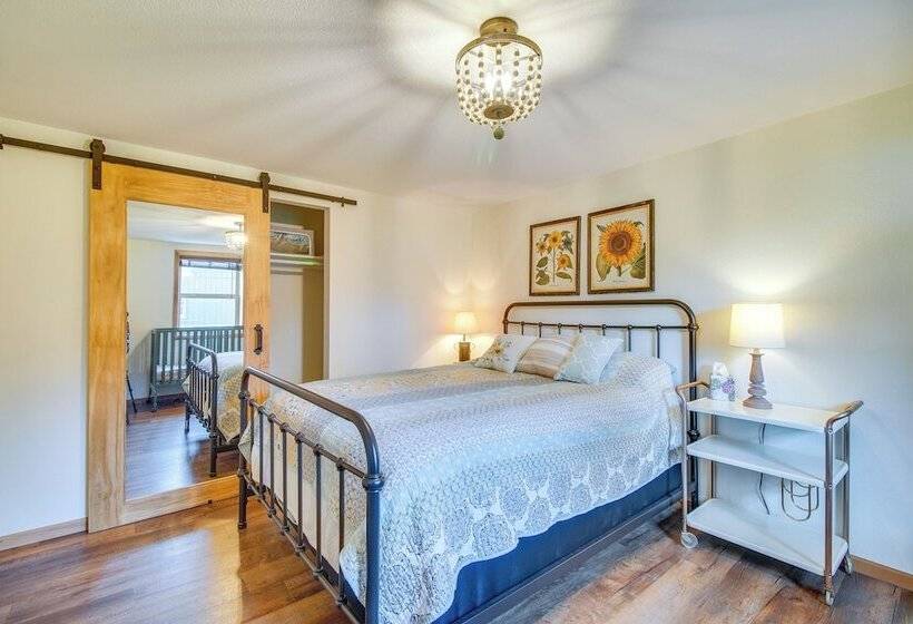 Group Getaway In Afton W/ On Site Lake Access