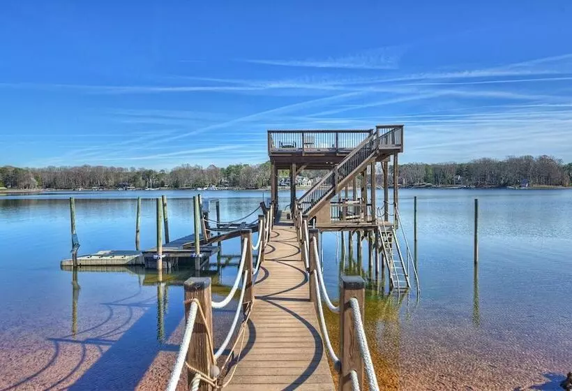 Bear Creek Lodge By Avantstay Lakefront + Dock