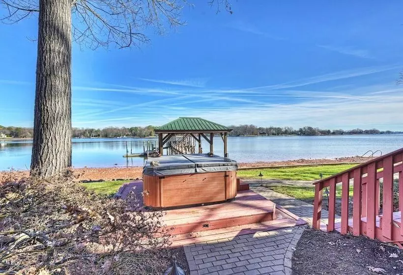 Bear Creek Lodge By Avantstay Lakefront + Dock