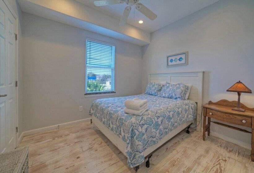 6bdr, Balcony W/ Bay View, Shared Pool + Boat Dock Keeper Red By Avantstay