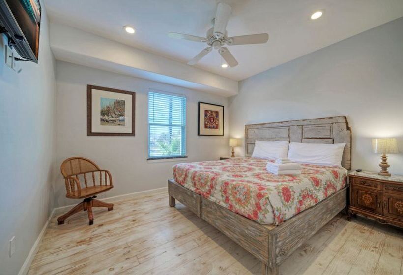 6bdr, Balcony W/ Bay View, Shared Pool + Boat Dock Keeper Red By Avantstay