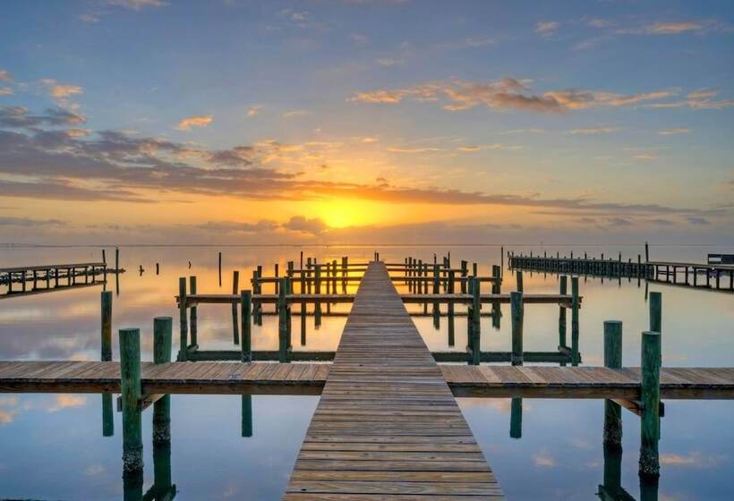 6bdr, Balcony W/ Bay View, Shared Pool + Boat Dock Keeper Red By Avantstay