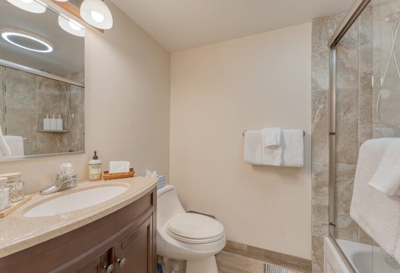 Lake Star By Avantstay Hot Tub, Walk To Beach