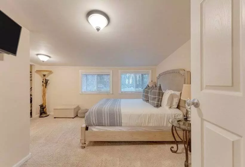 Lake Star By Avantstay Hot Tub, Walk To Beach