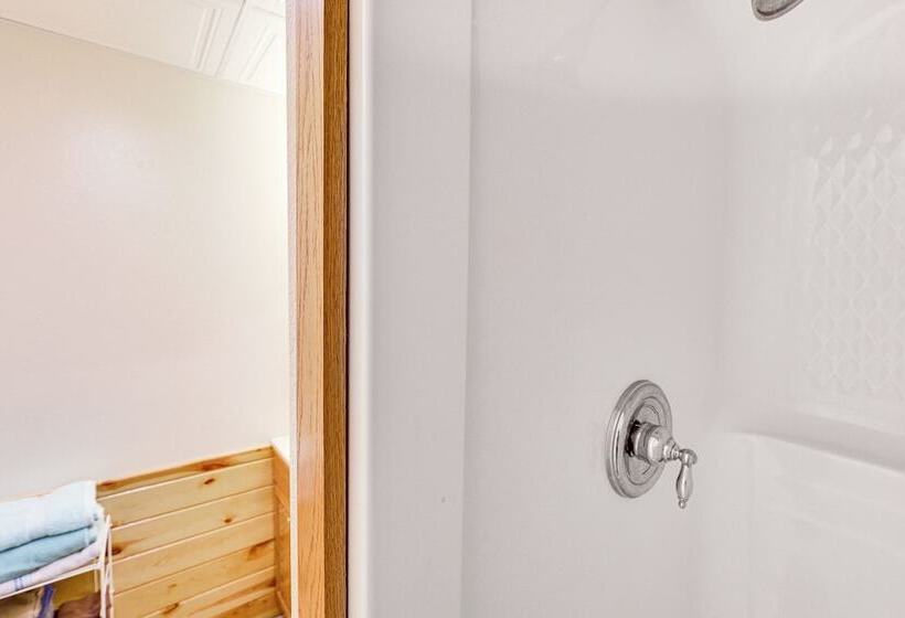 Lead Home In The Mountains W/ Hot Tub + Views!