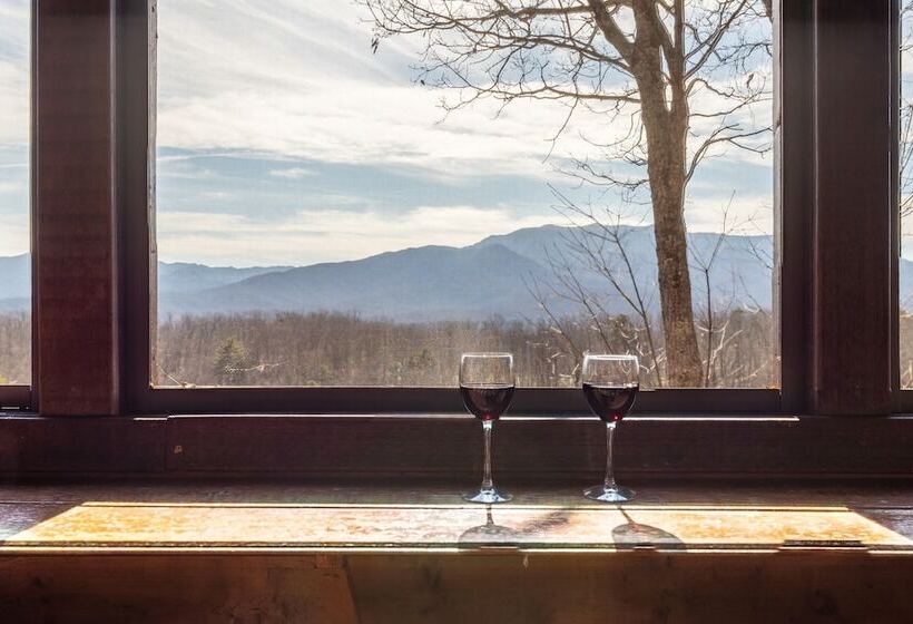 Misty Mountain By Avantstay Hot Tub, Mountain Views, Theater, Pool Table