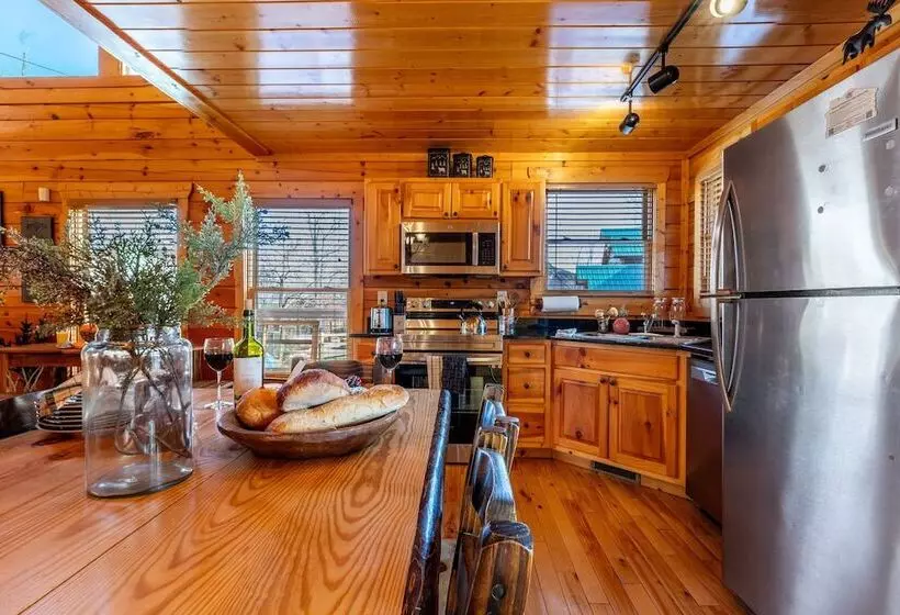 Misty Mountain By Avantstay Hot Tub, Mountain Views, Theater, Pool Table