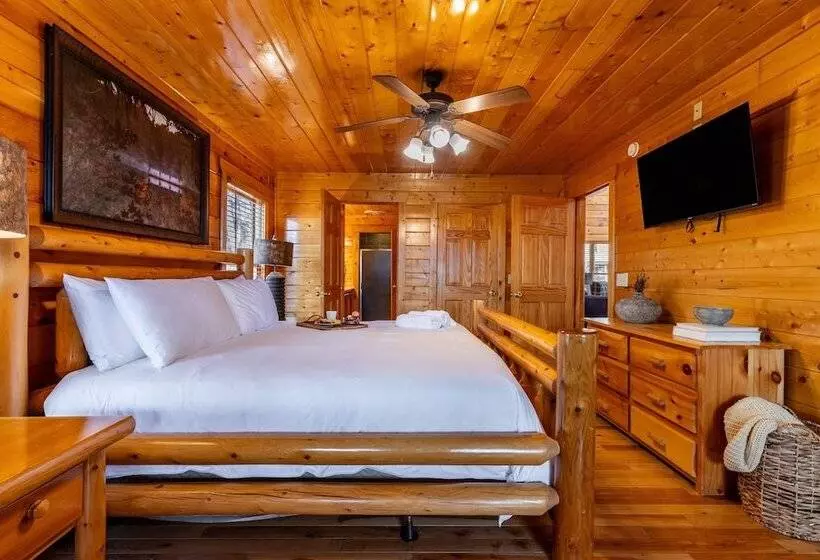 Misty Mountain By Avantstay Hot Tub, Mountain Views, Theater, Pool Table