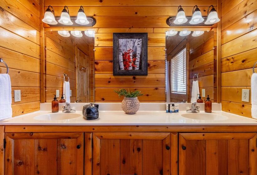 Misty Mountain By Avantstay Hot Tub, Mountain Views, Theater, Pool Table