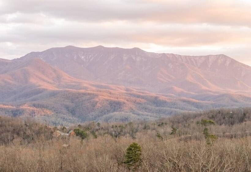 Misty Mountain By Avantstay Hot Tub, Mountain Views, Theater, Pool Table