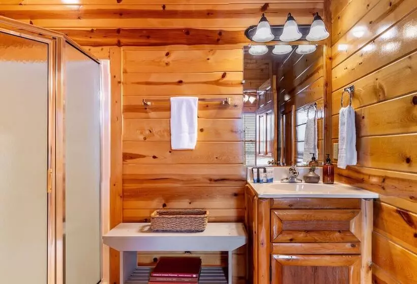 Misty Mountain By Avantstay Hot Tub, Mountain Views, Theater, Pool Table