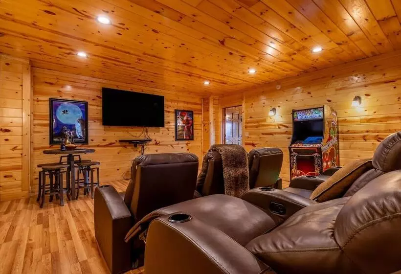 Misty Mountain By Avantstay Hot Tub, Mountain Views, Theater, Pool Table