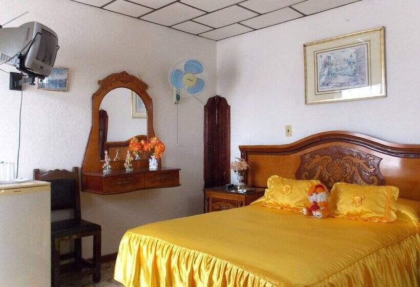 پانسیون Hostal Reyes Y Carolina