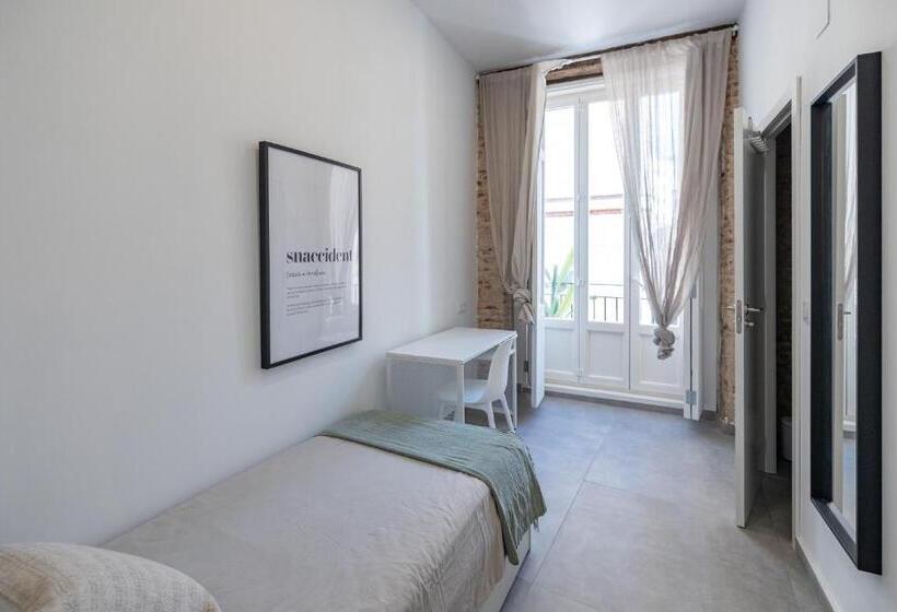 بنسيون Residencia Universitaria Trinitarios