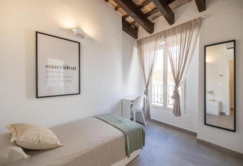 بنسيون Residencia Universitaria Trinitarios