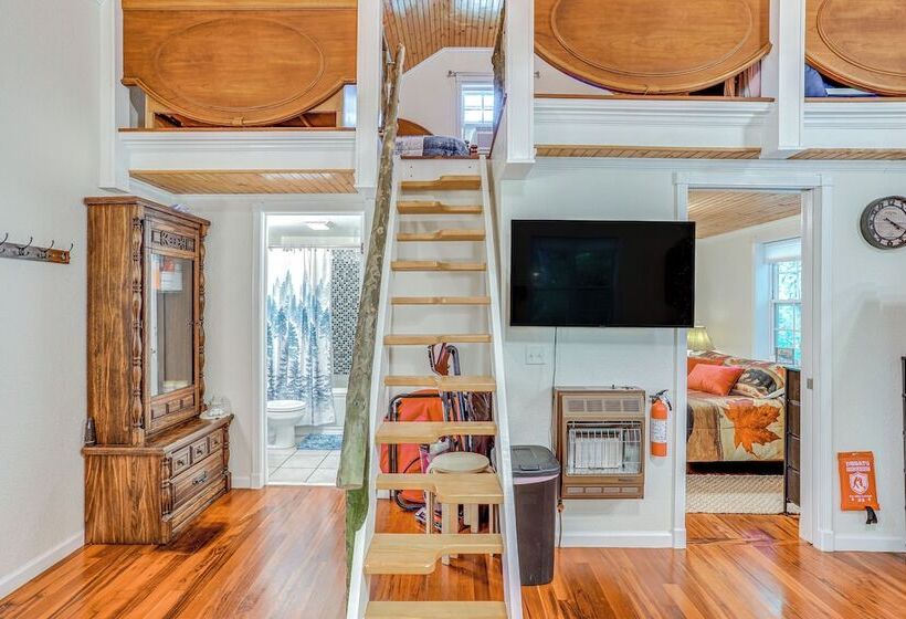 Secluded Vacation Rental Bordering Creek!