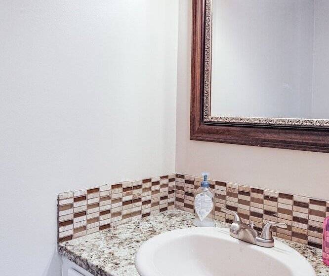 Smyrna Home W/ Private Yard: 25 Mi To Nashville!