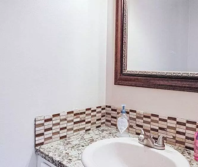 Smyrna Home W/ Private Yard: 25 Mi To Nashville!