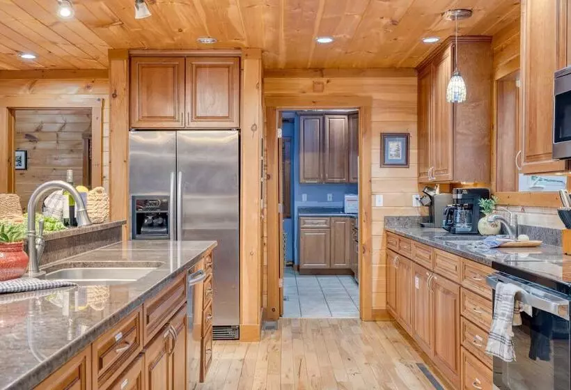 Thunder Mountain By Avantstay Views + Hot Tub