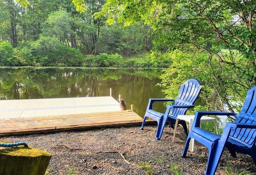 Waterside Haven By Avantstay Lakefront, Hot Tub, Game Room, Fire Pit