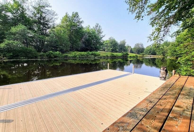 Waterside Haven By Avantstay Lakefront, Hot Tub, Game Room, Fire Pit