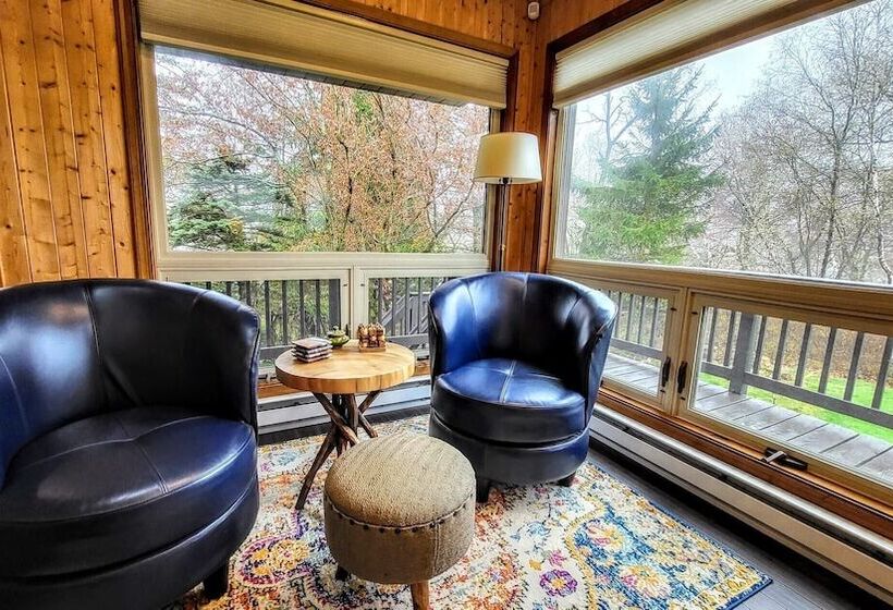 Waterside Haven By Avantstay Lakefront, Hot Tub, Game Room, Fire Pit