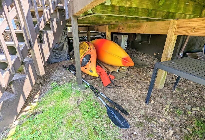 Waterside Haven By Avantstay Lakefront, Hot Tub, Game Room, Fire Pit