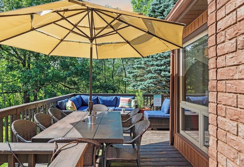 Waterside Haven By Avantstay Lakefront, Hot Tub, Game Room, Fire Pit