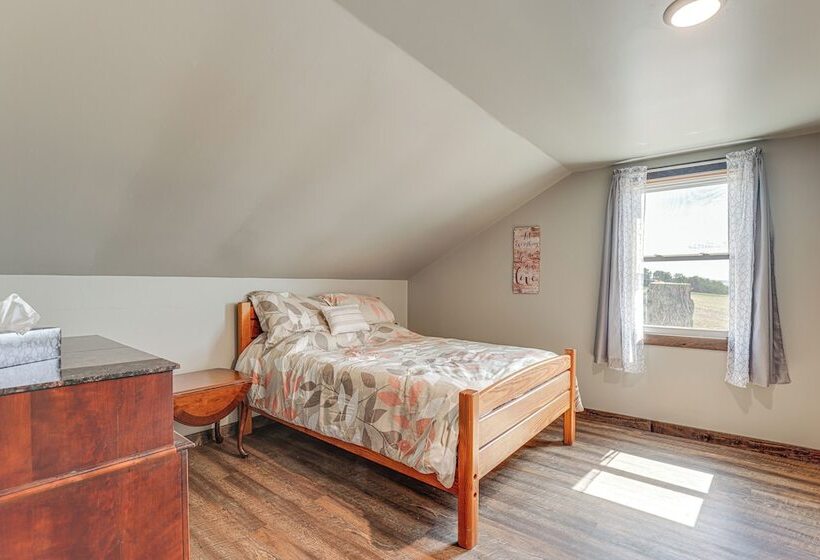 Wellsboro Farmhouse W/ Grill & Fire Pit!