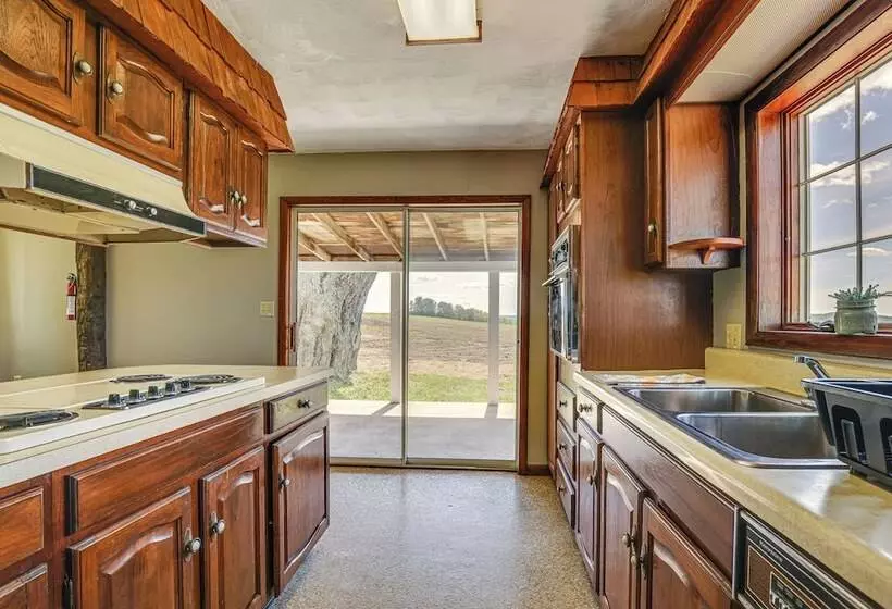 Wellsboro Farmhouse W/ Grill & Fire Pit!