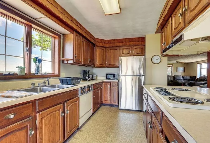 Wellsboro Farmhouse W/ Grill & Fire Pit!