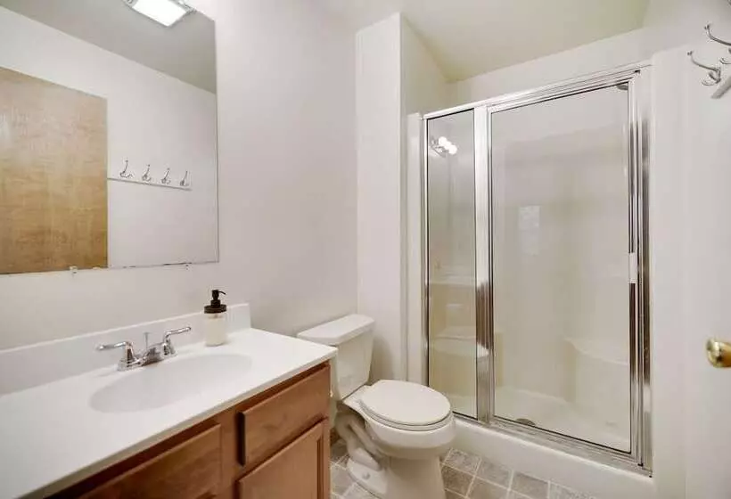 Woodland Oasis By Avantstay Hot Tub, Firepit, Walk To Lake