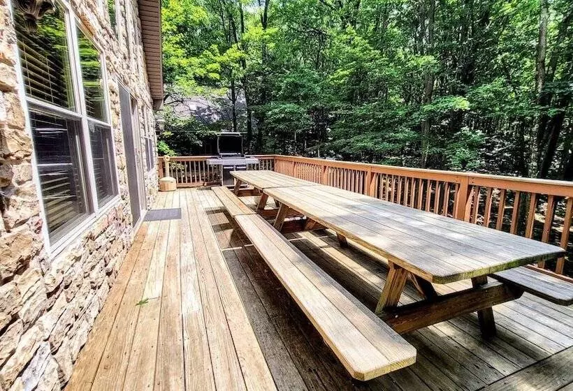 Woodland Oasis By Avantstay Hot Tub, Firepit, Walk To Lake