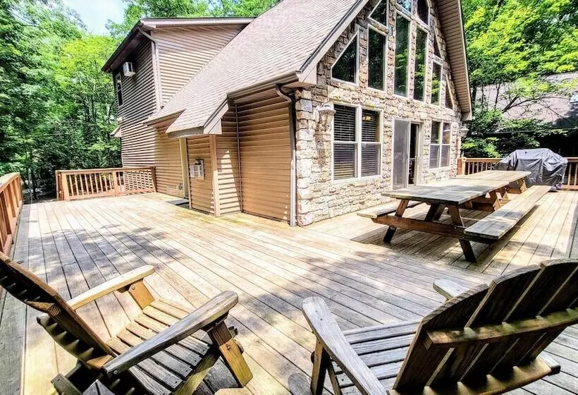 Woodland Oasis By Avantstay Hot Tub, Firepit, Walk To Lake