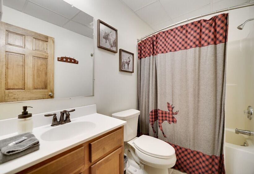 Woodland Oasis By Avantstay Hot Tub, Firepit, Walk To Lake