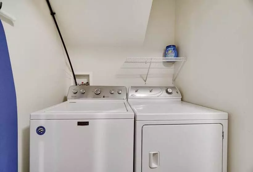 Woodland Oasis By Avantstay Hot Tub, Firepit, Walk To Lake