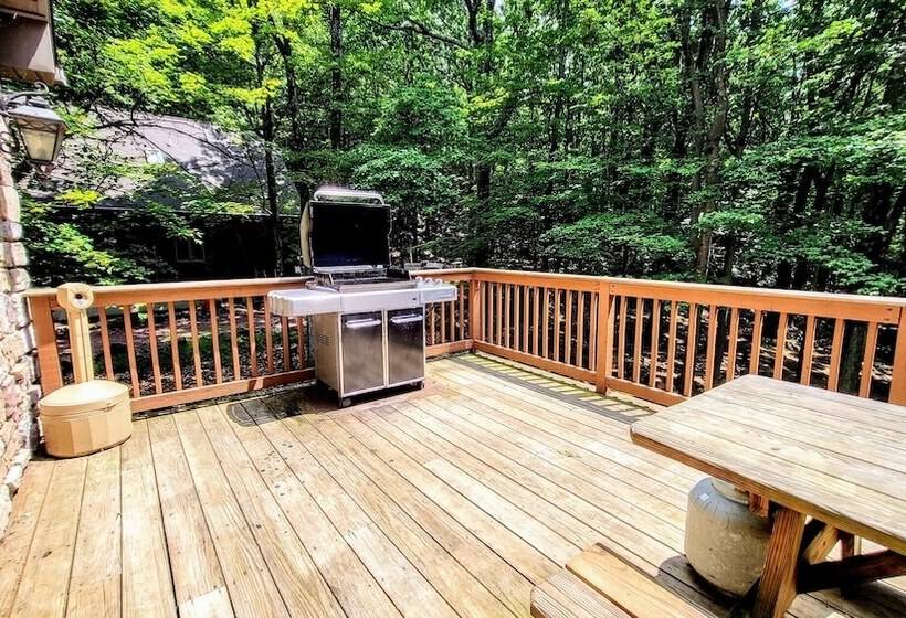 Woodland Oasis By Avantstay Hot Tub, Firepit, Walk To Lake