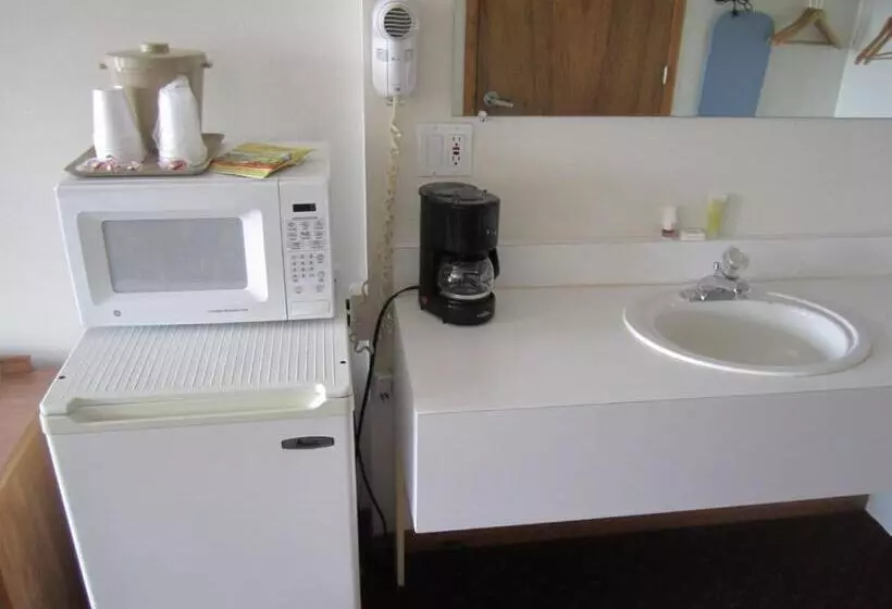 Bishops Country Inn Motel