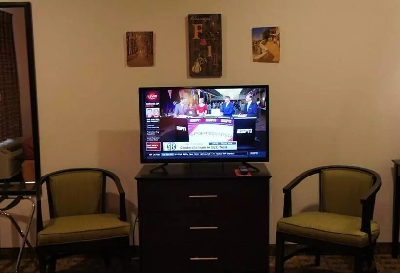 Hotelli Lux Inn And Suites