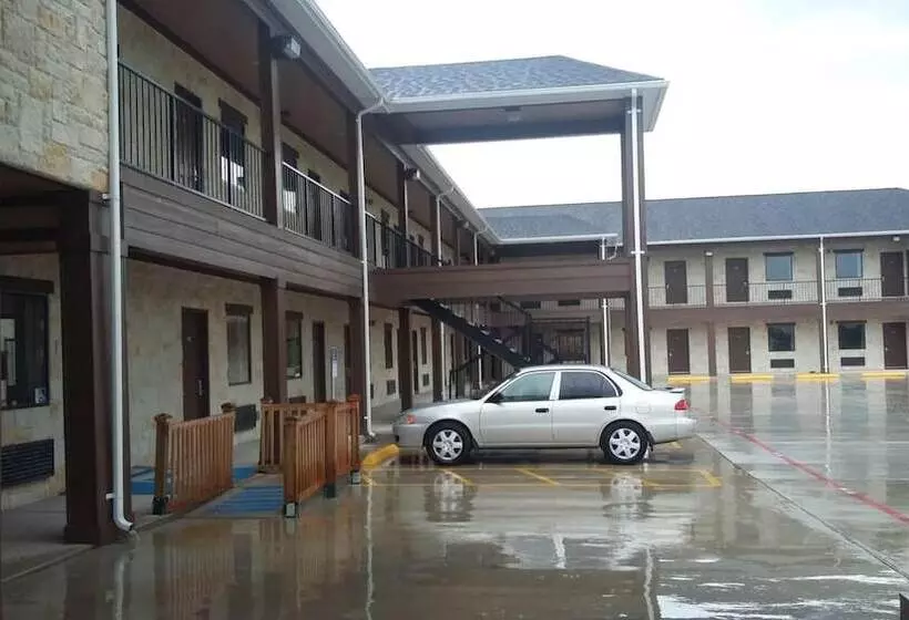 Hotelli Lux Inn And Suites