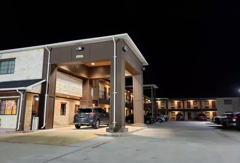 Hotelli Lux Inn And Suites